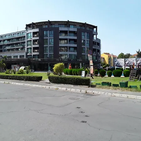 Plaza 17 Apartman Napospart